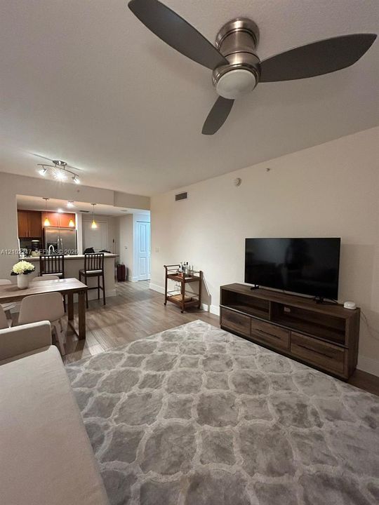 В аренду: $2,750 (1 спален, 1 ванн, 737 Квадратных фут)