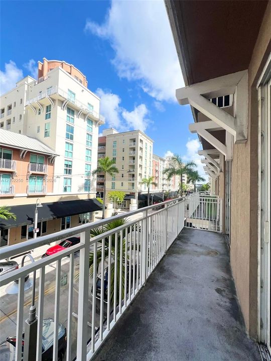 For Rent: $2,300 (1 beds, 1 baths, 682 Square Feet)