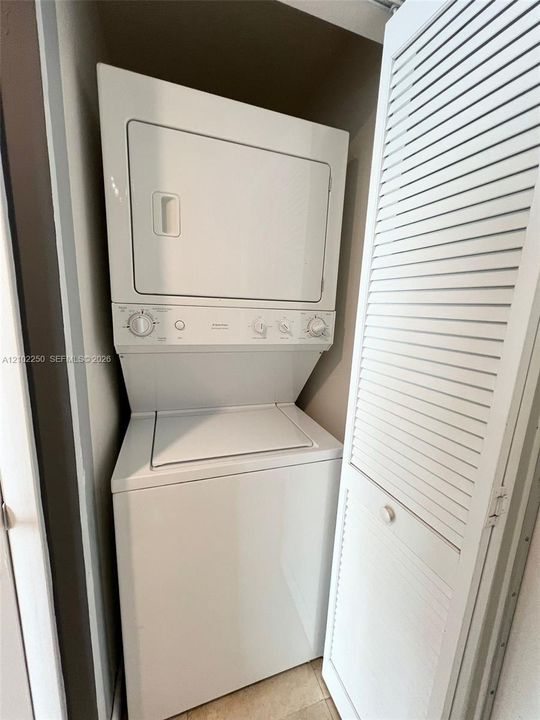 For Rent: $2,300 (1 beds, 1 baths, 682 Square Feet)
