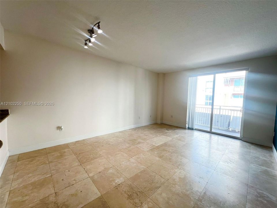 For Rent: $2,300 (1 beds, 1 baths, 682 Square Feet)