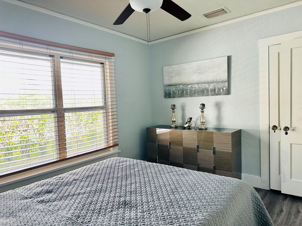 BR2 Queen Bed