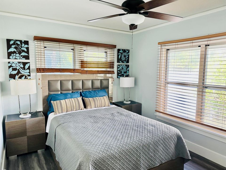 BR2 Queen Bed(1)