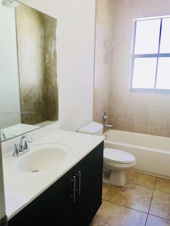 En Venta: $795,000 (4 camas, 3 baños, 2170 Pies cuadrados)