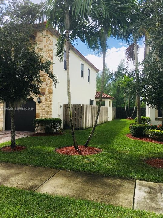 En Venta: $795,000 (4 camas, 3 baños, 2170 Pies cuadrados)