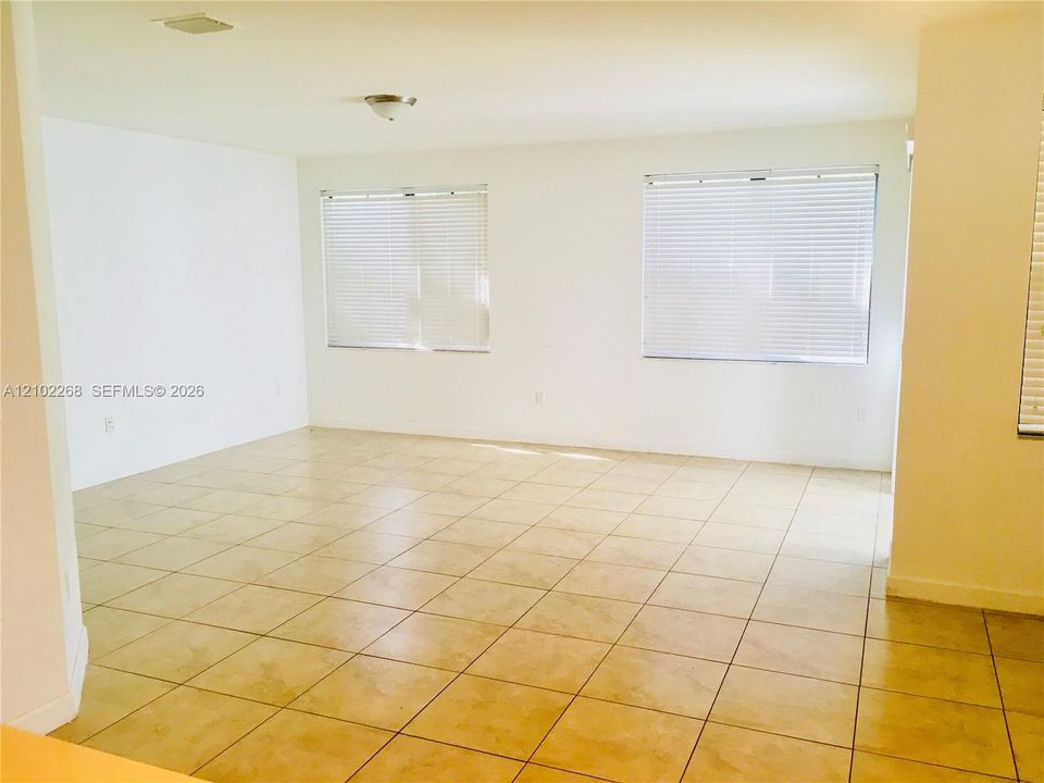 En Venta: $795,000 (4 camas, 3 baños, 2170 Pies cuadrados)