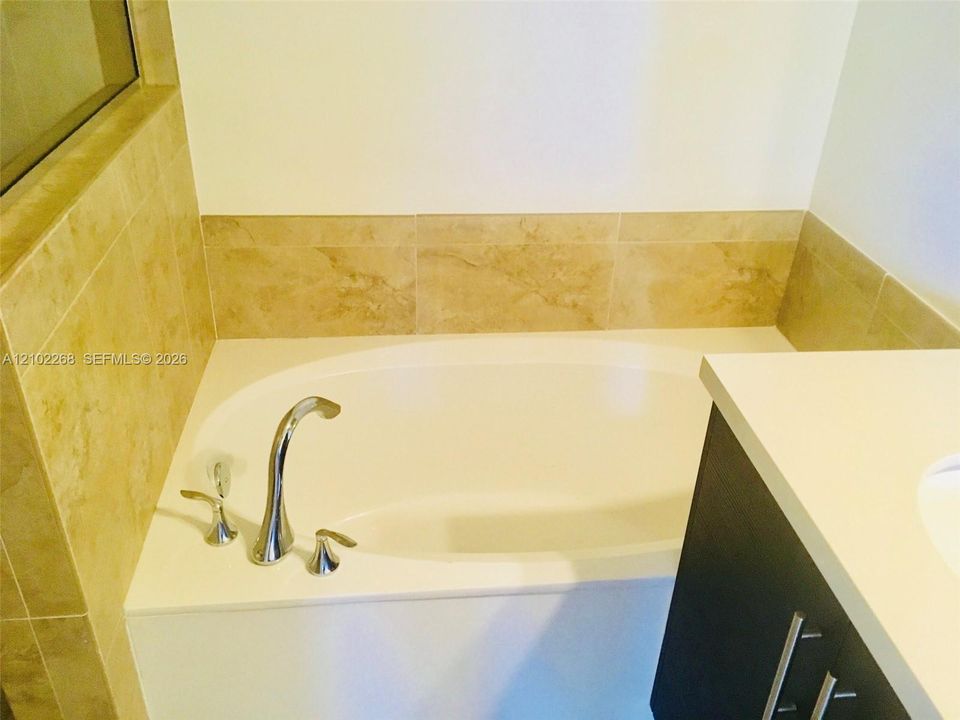 En Venta: $795,000 (4 camas, 3 baños, 2170 Pies cuadrados)