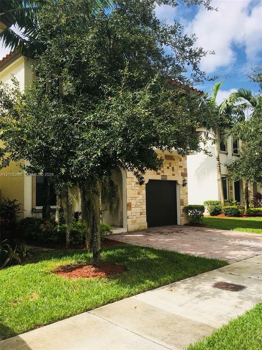 En Venta: $795,000 (4 camas, 3 baños, 2170 Pies cuadrados)