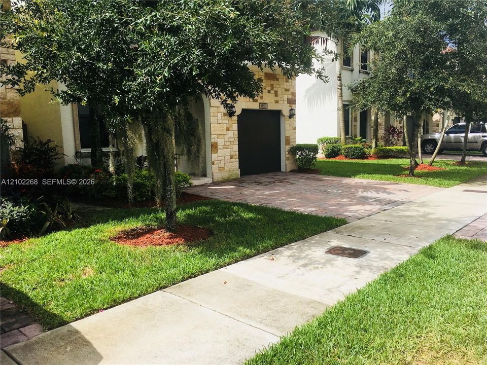 En Venta: $795,000 (4 camas, 3 baños, 2170 Pies cuadrados)
