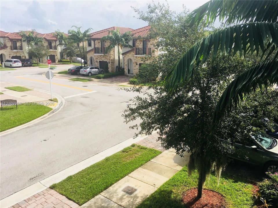 En Venta: $795,000 (4 camas, 3 baños, 2170 Pies cuadrados)