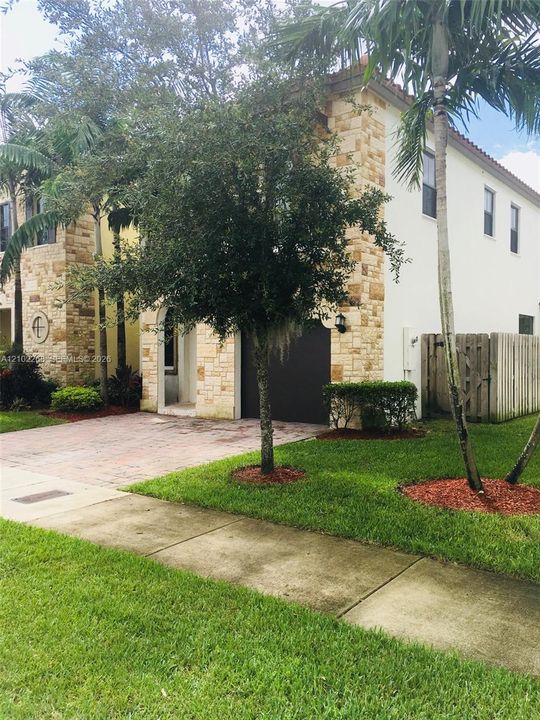 En Venta: $795,000 (4 camas, 3 baños, 2170 Pies cuadrados)