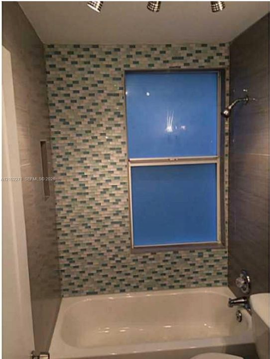 En Venta: $300,000 (2 camas, 2 baños, 665 Pies cuadrados)