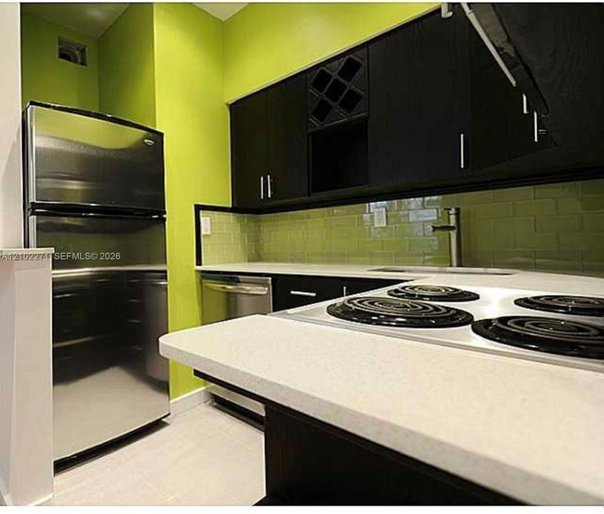 En Venta: $300,000 (2 camas, 2 baños, 665 Pies cuadrados)