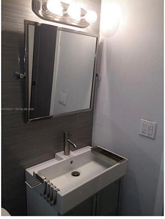 En Venta: $300,000 (2 camas, 2 baños, 665 Pies cuadrados)