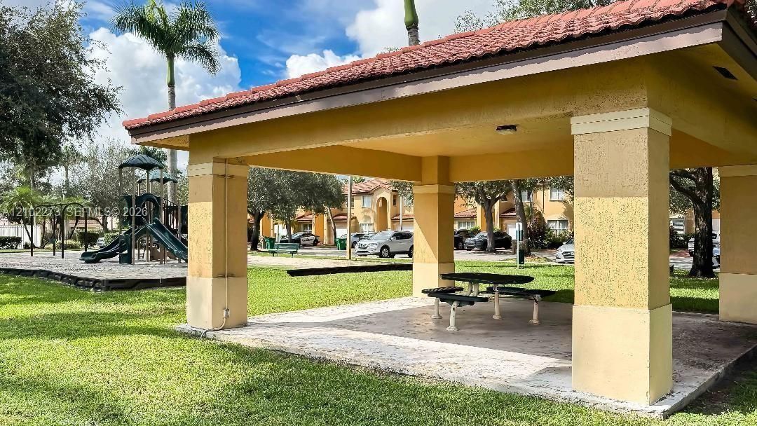 For Rent: $3,650 (3 beds, 2 baths, 1671 Square Feet)
