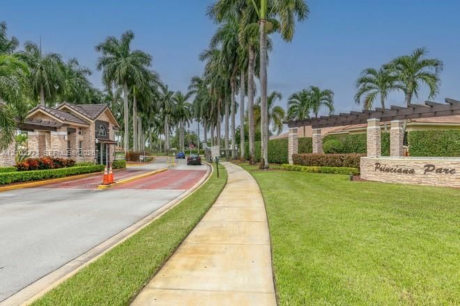 For Rent: $3,650 (3 beds, 2 baths, 1671 Square Feet)