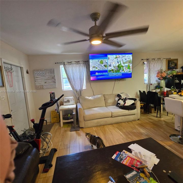 En Venta: $480,000 (3 camas, 2 baños, 1120 Pies cuadrados)