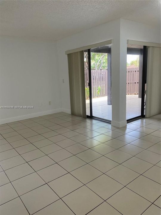 For Rent: $2,500 (2 beds, 2 baths, 885 Square Feet)