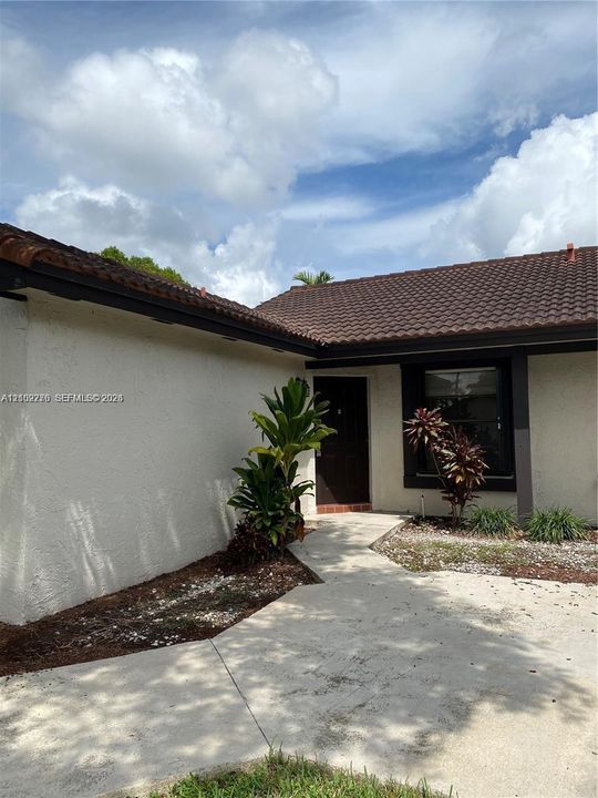 For Rent: $2,500 (2 beds, 2 baths, 885 Square Feet)