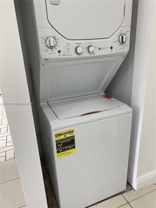 For Rent: $2,500 (2 beds, 2 baths, 885 Square Feet)