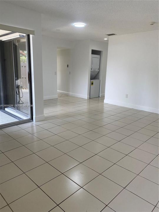 For Rent: $2,500 (2 beds, 2 baths, 885 Square Feet)