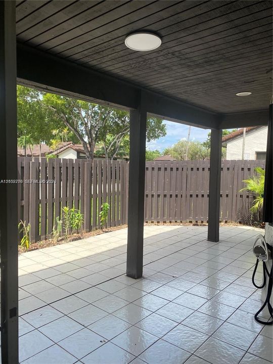 For Rent: $2,500 (2 beds, 2 baths, 885 Square Feet)