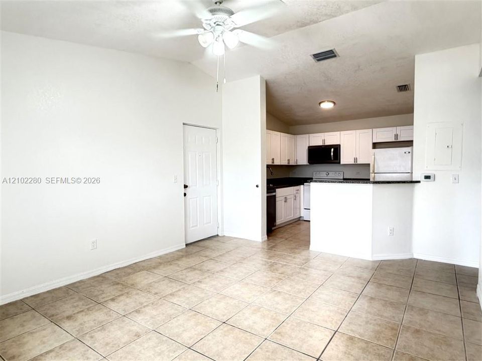 For Rent: $1,775 (1 beds, 1 baths, 659 Square Feet)