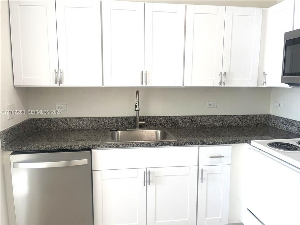 For Rent: $1,775 (1 beds, 1 baths, 659 Square Feet)