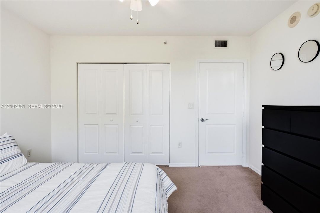 В аренду: $5,500 (2 спален, 2 ванн, 1080 Квадратных фут)