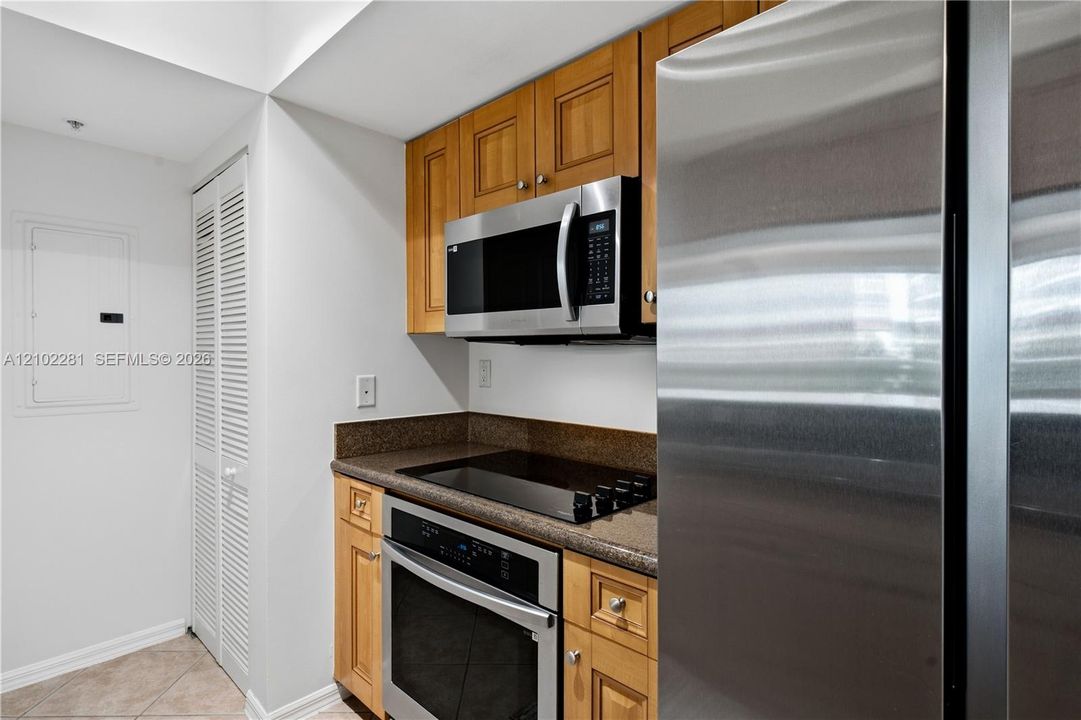 В аренду: $5,500 (2 спален, 2 ванн, 1080 Квадратных фут)