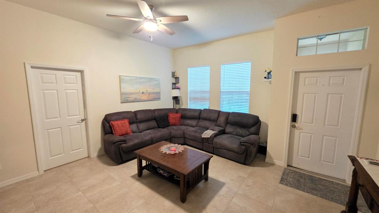 1702 SE N Blackwell Dr (1)
