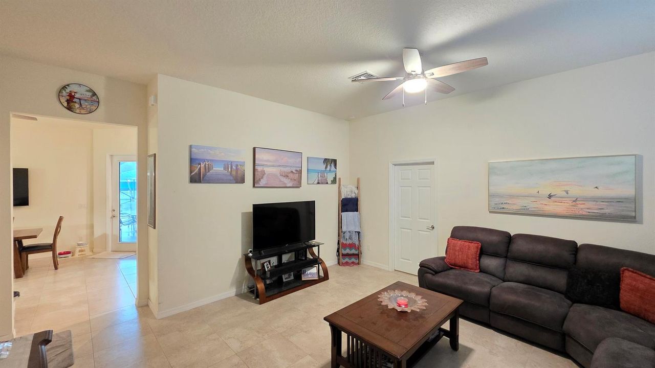 1702 SE N Blackwell Dr (2)