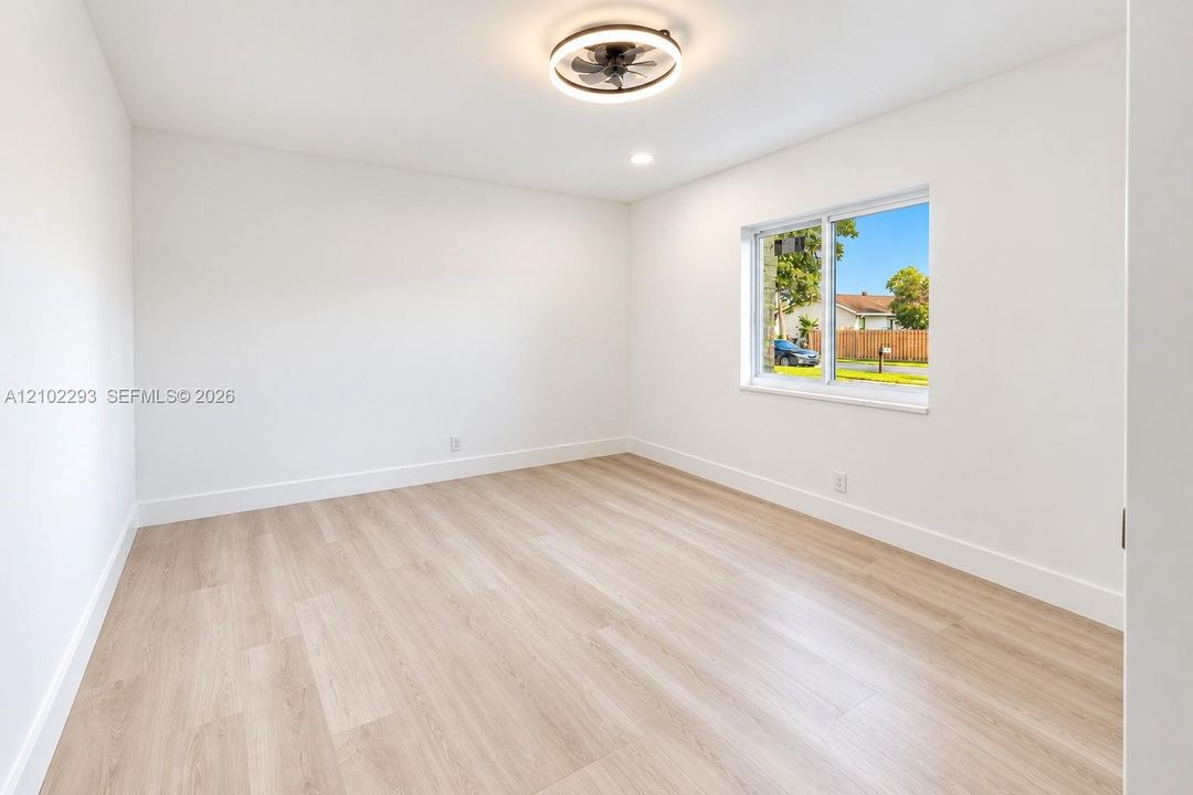 На продажу: $639,999 (3 спален, 2 ванн, 1424 Квадратных фут)