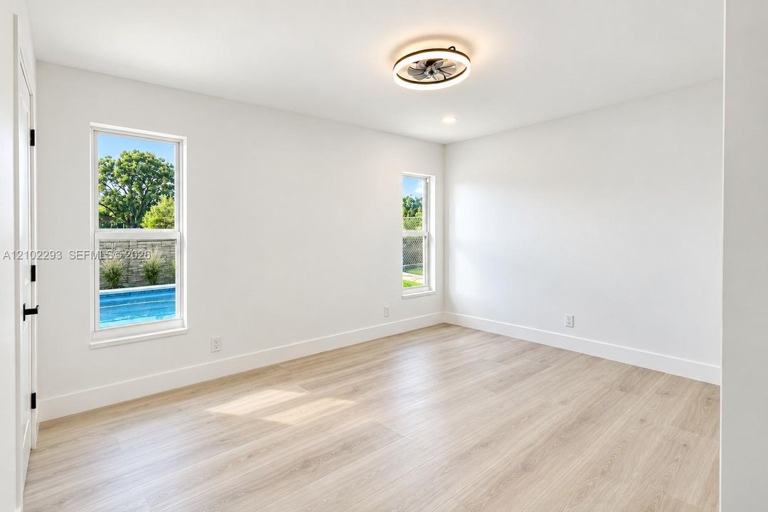 На продажу: $639,999 (3 спален, 2 ванн, 1424 Квадратных фут)