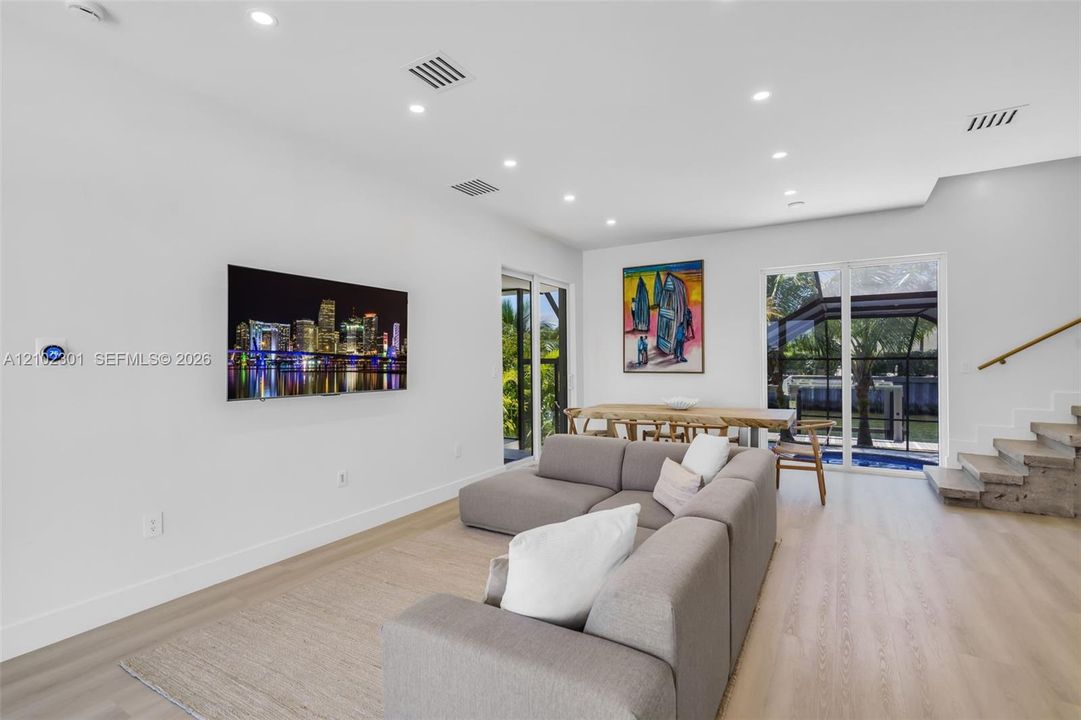 For Sale: $2,499,000 (5 beds, 5 baths, 2687 Square Feet)