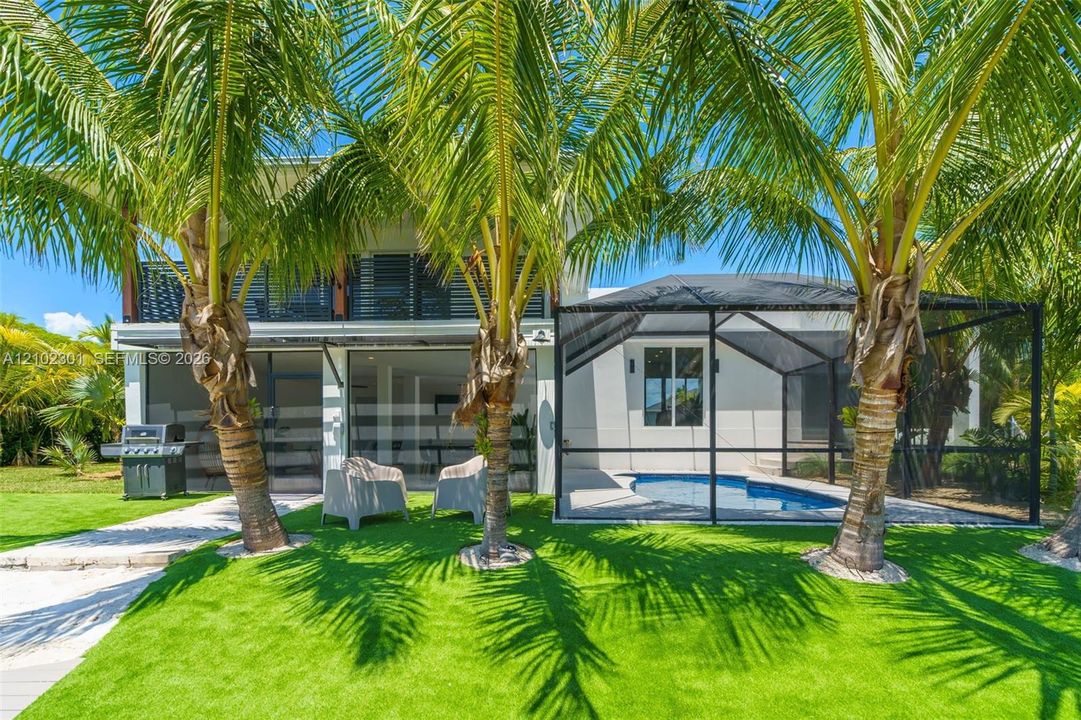 For Sale: $2,499,000 (5 beds, 5 baths, 2687 Square Feet)