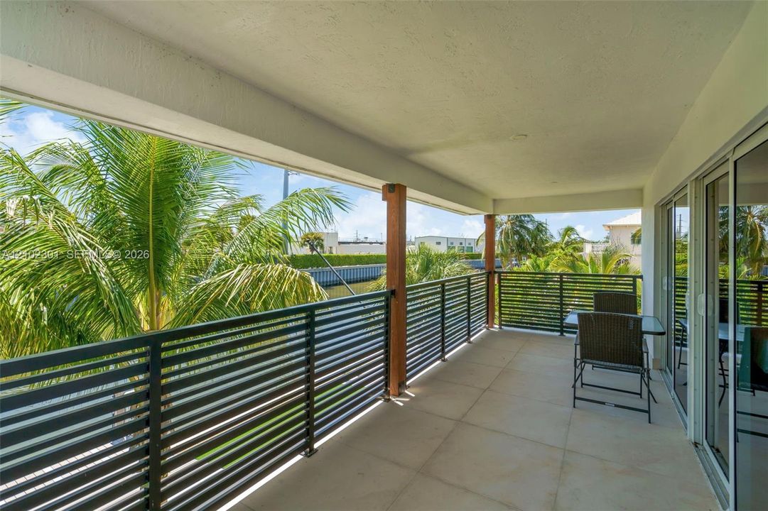 For Sale: $2,499,000 (5 beds, 5 baths, 2687 Square Feet)