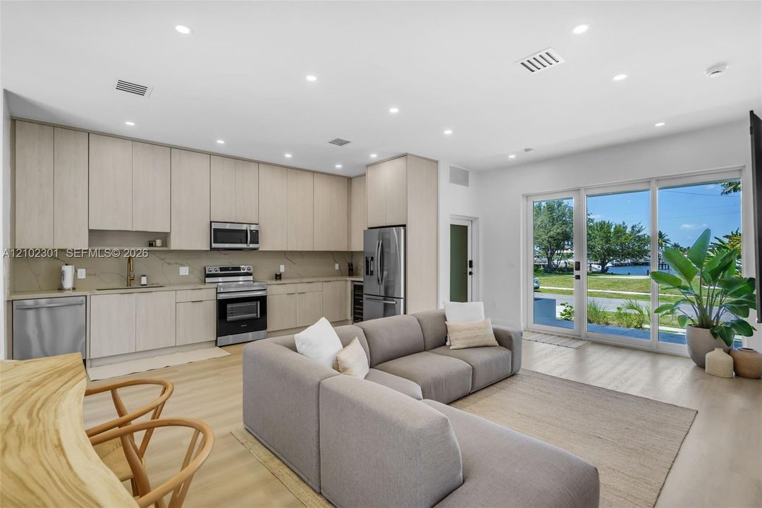 For Sale: $2,499,000 (5 beds, 5 baths, 2687 Square Feet)
