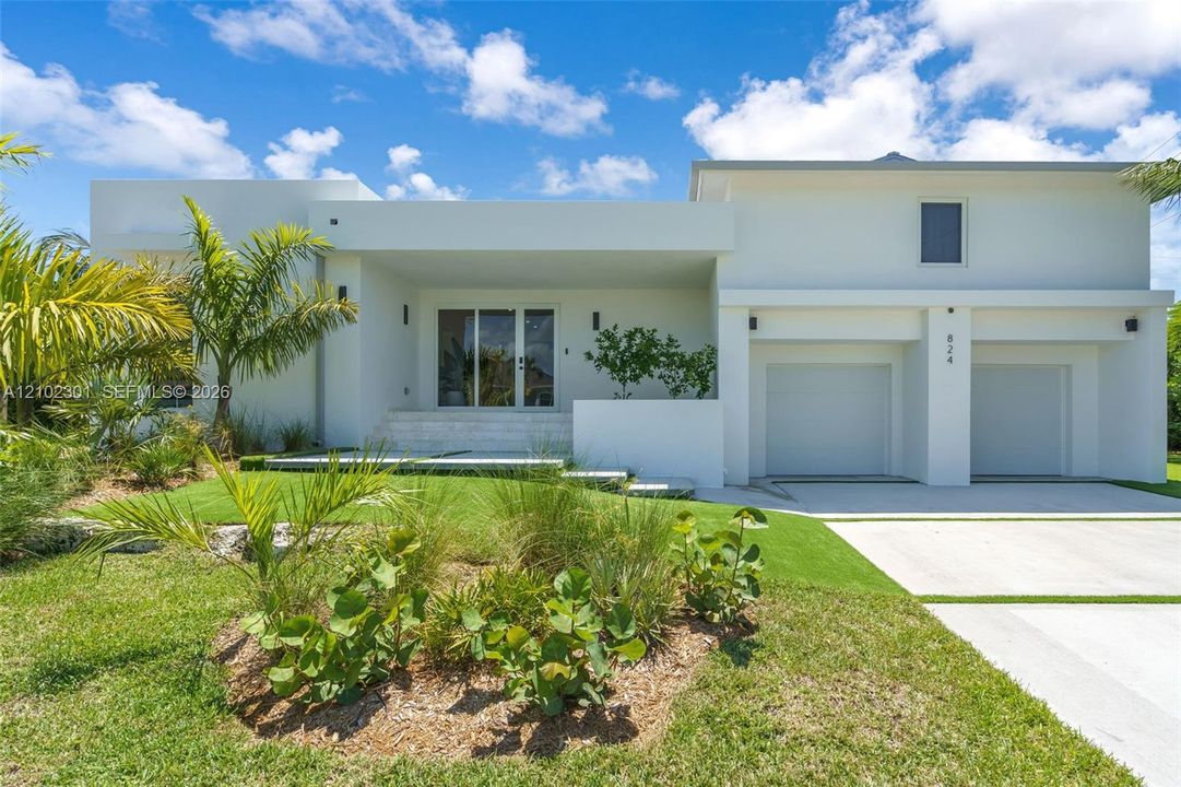 For Sale: $2,499,000 (5 beds, 5 baths, 2687 Square Feet)