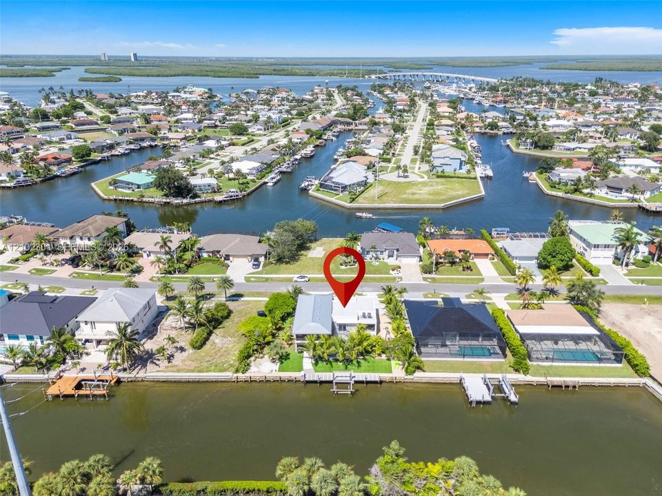 For Sale: $2,499,000 (5 beds, 5 baths, 2687 Square Feet)