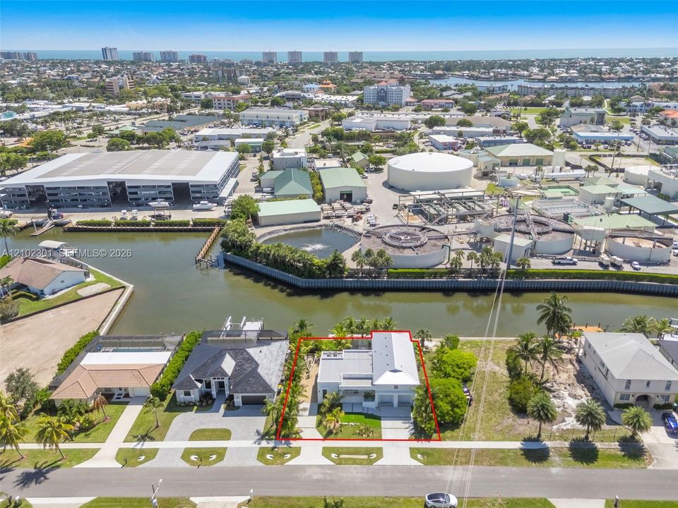 For Sale: $2,499,000 (5 beds, 5 baths, 2687 Square Feet)