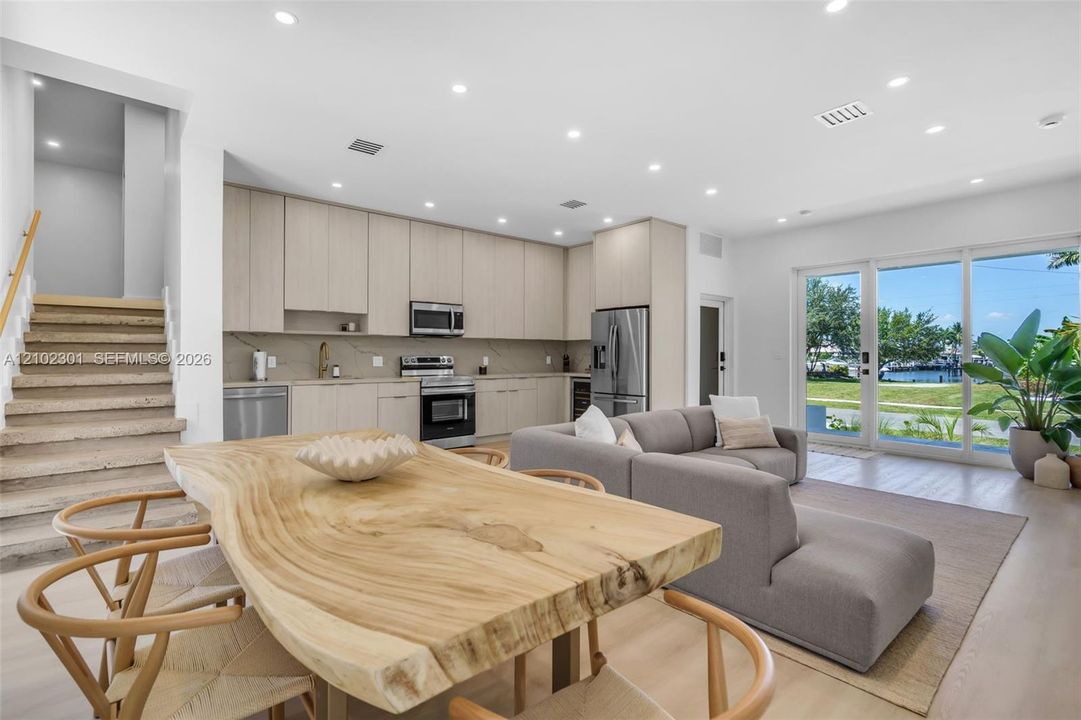 For Sale: $2,499,000 (5 beds, 5 baths, 2687 Square Feet)