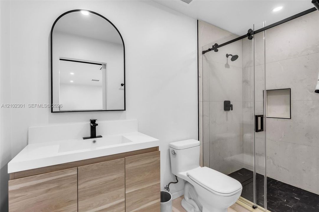 For Sale: $2,499,000 (5 beds, 5 baths, 2687 Square Feet)