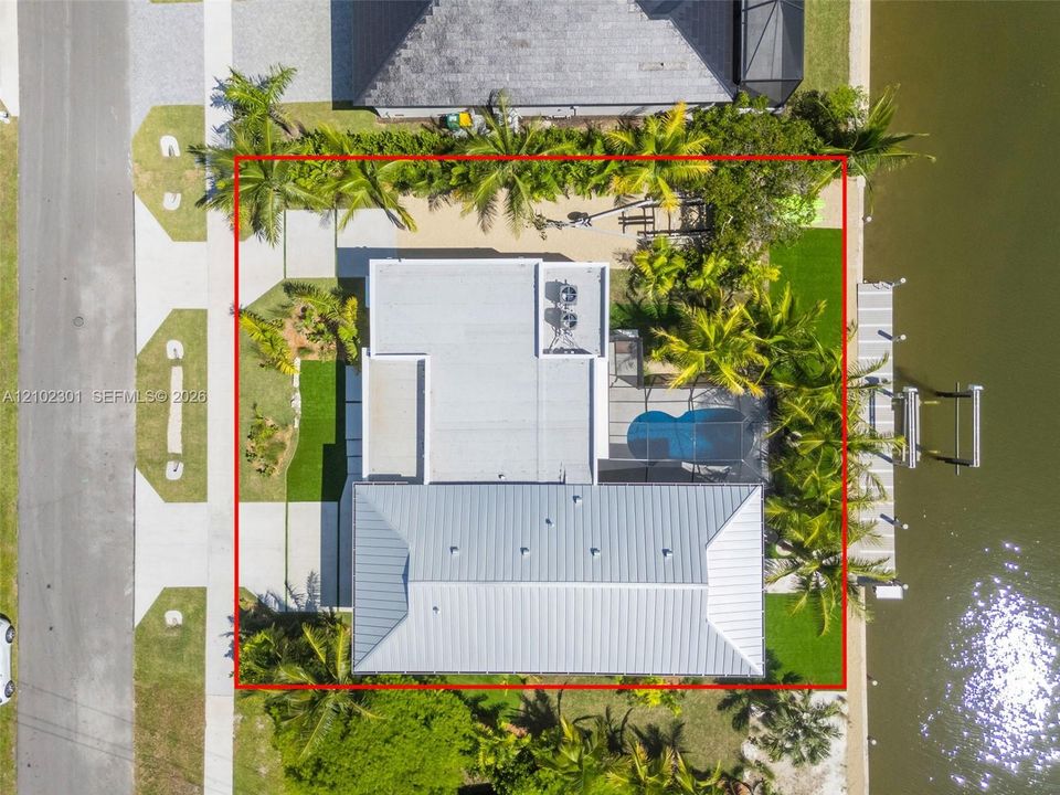 For Sale: $2,499,000 (5 beds, 5 baths, 2687 Square Feet)