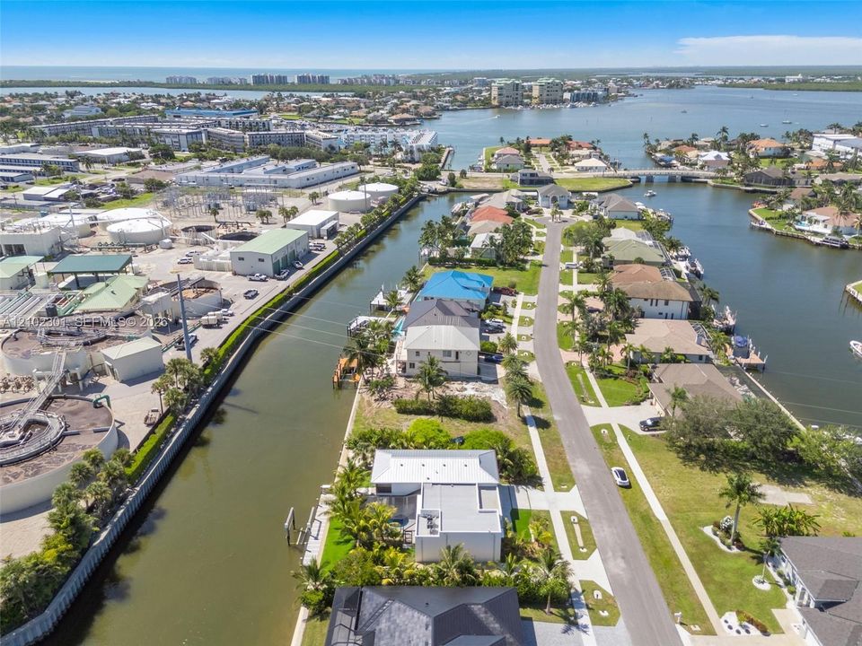 For Sale: $2,499,000 (5 beds, 5 baths, 2687 Square Feet)