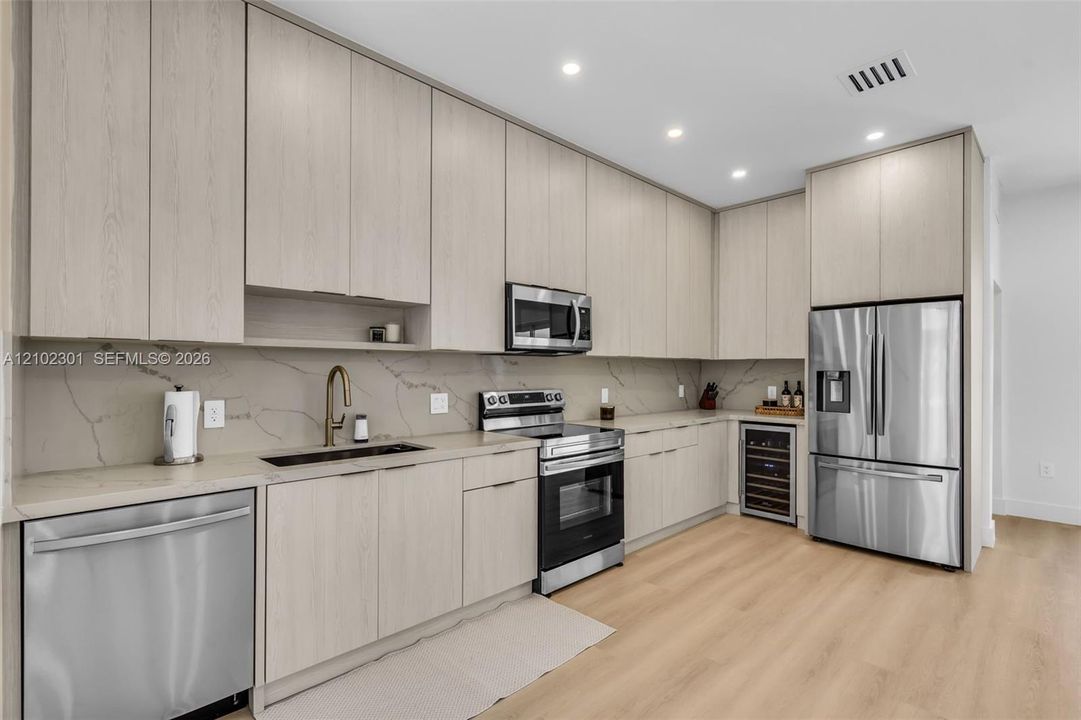 For Sale: $2,499,000 (5 beds, 5 baths, 2687 Square Feet)