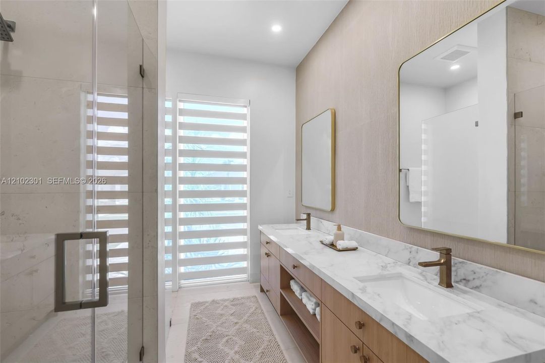 For Sale: $2,499,000 (5 beds, 5 baths, 2687 Square Feet)