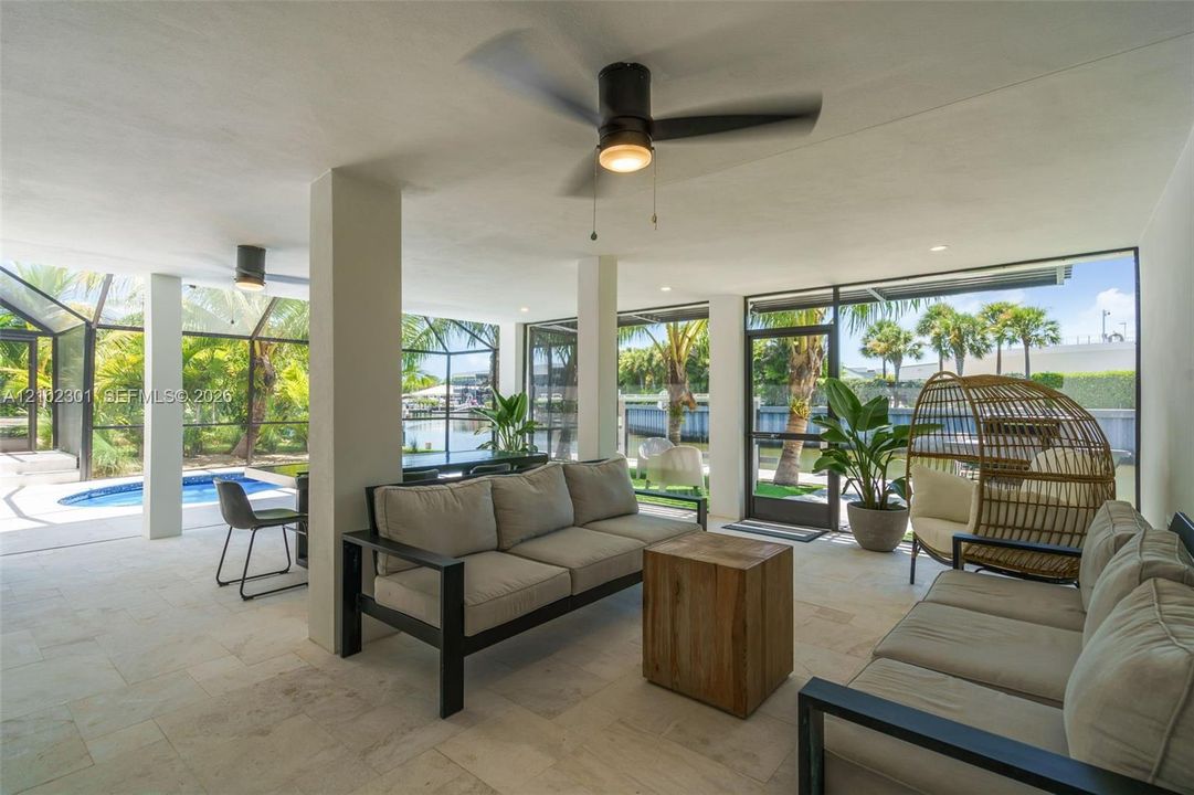 For Sale: $2,499,000 (5 beds, 5 baths, 2687 Square Feet)