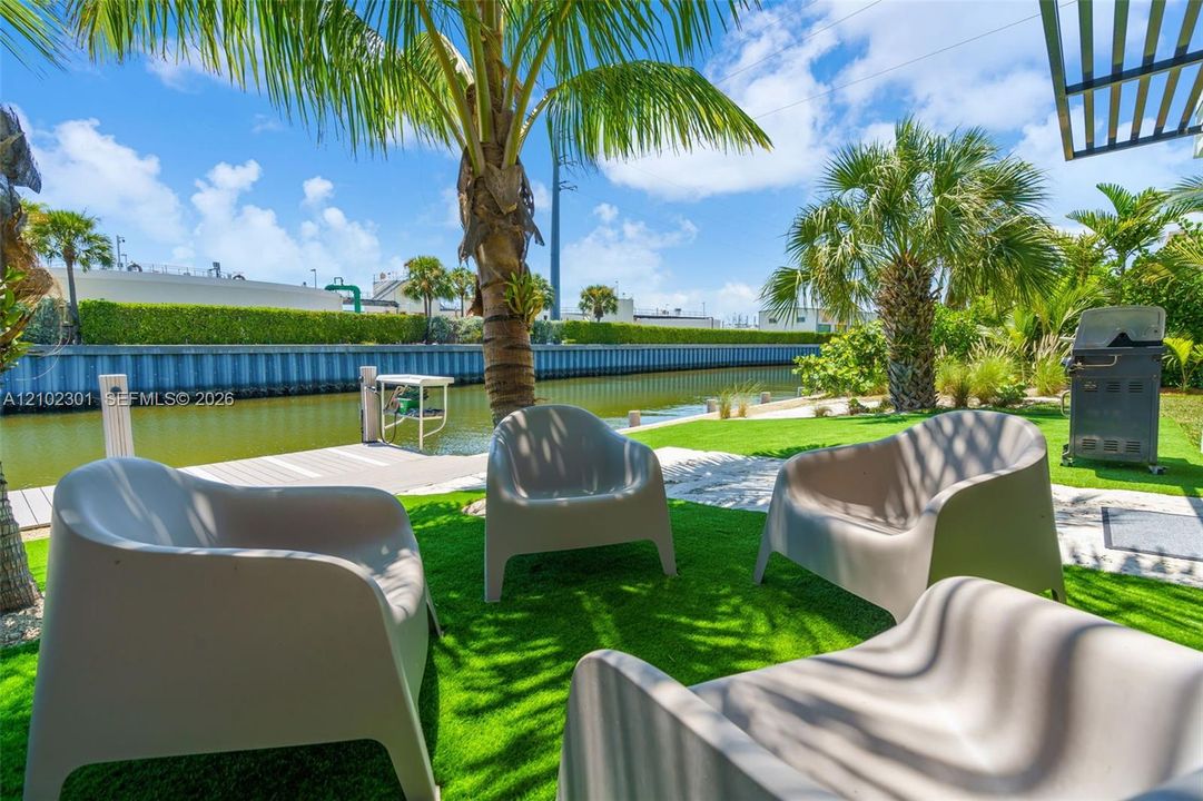 For Sale: $2,499,000 (5 beds, 5 baths, 2687 Square Feet)