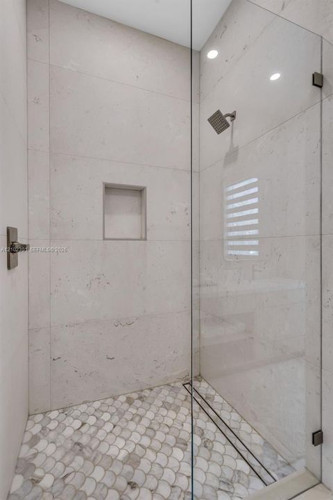 For Sale: $2,499,000 (5 beds, 5 baths, 2687 Square Feet)