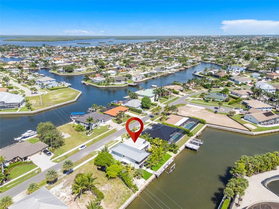 For Sale: $2,499,000 (5 beds, 5 baths, 2687 Square Feet)